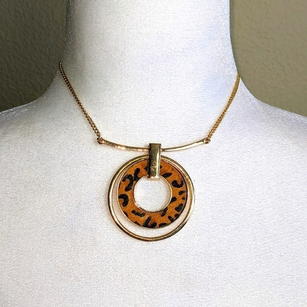 Nine West Cheetah or Leopard Print Pendant Gold Necklace NWT